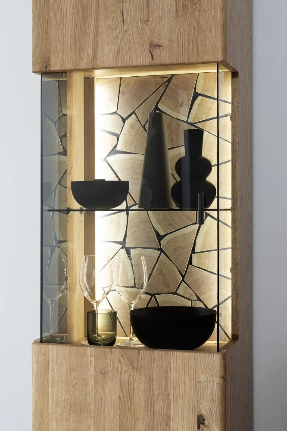 Wohnkombination Venedig 2 | Naturfarben / Wildeiche | 3-teilig | Wandboard & Vitrine mit Bandbeleuchtung