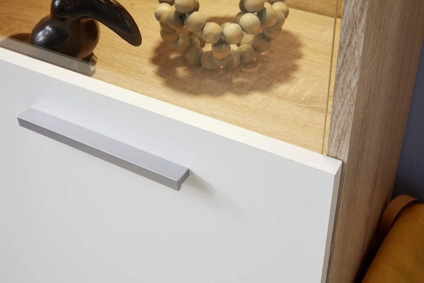 Wohnwand Logo, 3-teilig, im Wohnzimmer, mit offenen Fächern, geschlossenen Schränken und Nischen für TV-Geräte – Ansicht 4