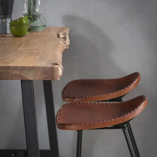 Bartisch Christoph | Akazie massiv | 125x46 | Baumstamm