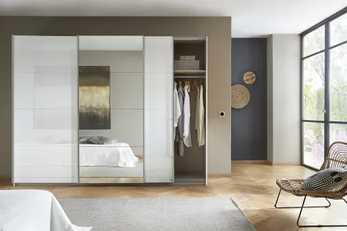 Schwebetürenschrank Kulmbach | 3-türig | mit Spiegel & Zubehör | weiß Hochglanz / alpinweiß | 360x229