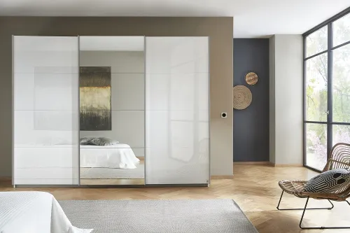 Schwebetürenschrank Kulmbach | 3-türig | mit Spiegel & Zubehör | weiß Hochglanz / alpinweiß | verschiedene Größen