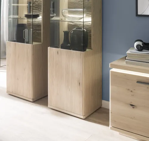 Vitrine links Barcelona | Balkeneiche Bianco / Eiche Bianco | inkl. LED Beleuchtung ohne Rückwandbeleuchtung