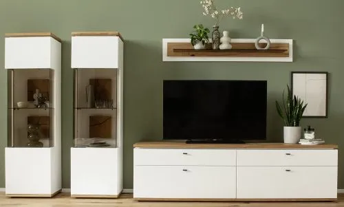 Wohnkombination Matadi | Soft white / Ast-Balkeneiche | 4-teilig | Wandboard mit Bandbeleuchtung | Vitrinen mit LED Unterbaspot