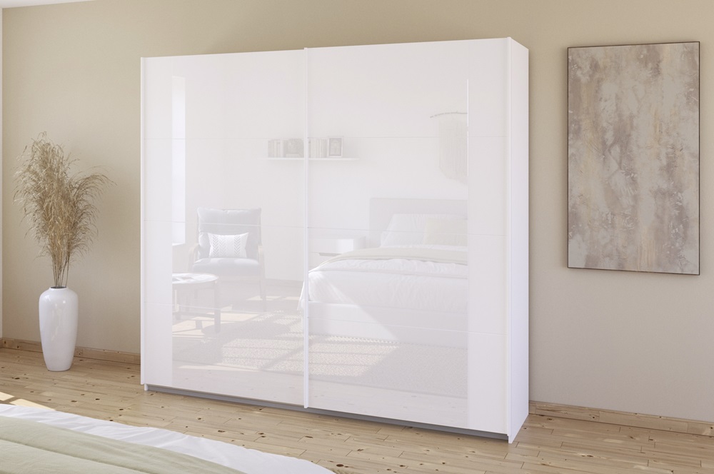 weißer Kleiderschrank